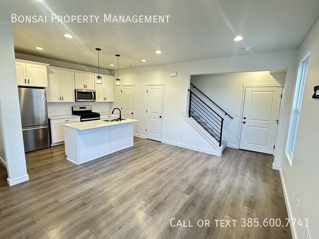 Building Photo - 11723 S Leander Dr