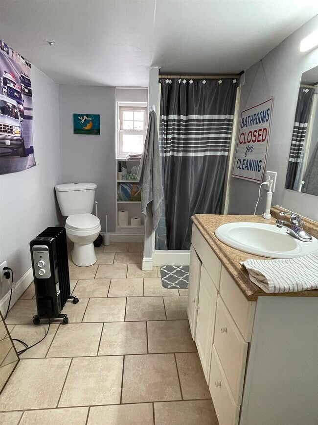 Building Photo - 173 Main St