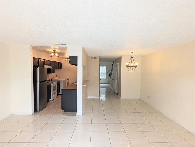 Building Photo - 15516 Weldon Dr