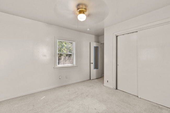 Building Photo - 3002 Woodrow St