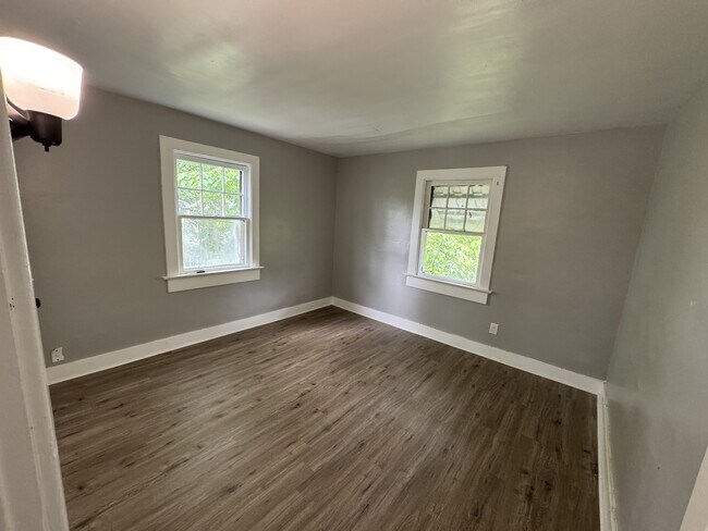 Building Photo - 555 Cedarhurst Ave