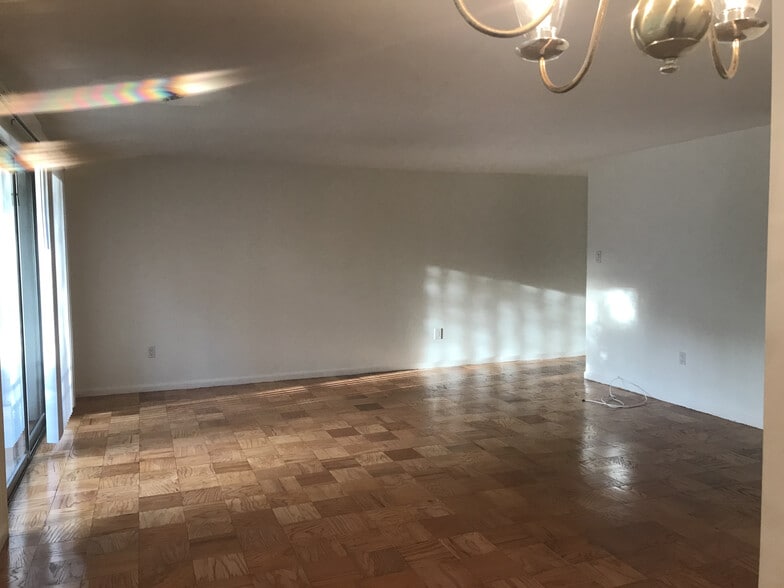 Building Photo - 10400 Rockville Pike