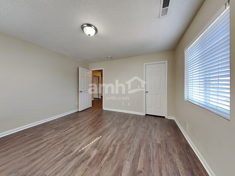 Building Photo - 806 Topsail Dr