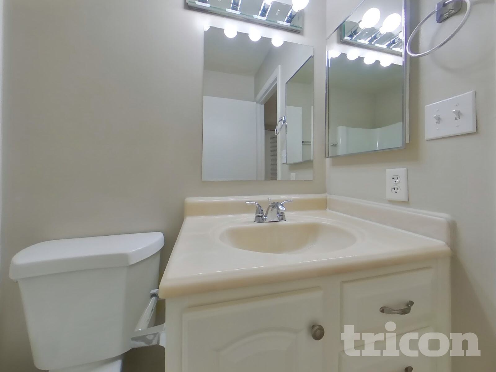 Building Photo - 1824 W Cheyenne Dr