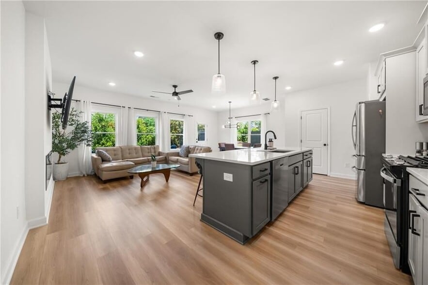 Building Photo - 4541 Moray Dr