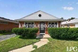 Building Photo - 1818 Christian Ave