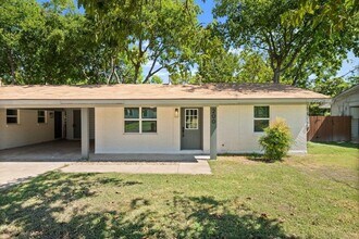 Building Photo - Chaparral Cottage N/M