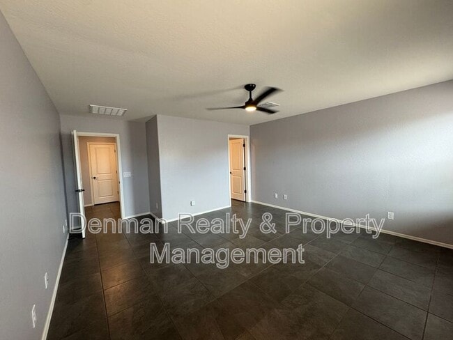 Building Photo - 1633 W Pinkley Ct