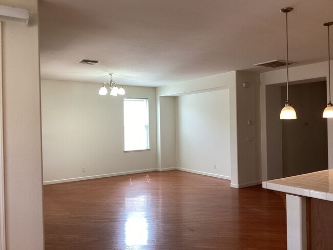 Building Photo - 5162 W Home Ave