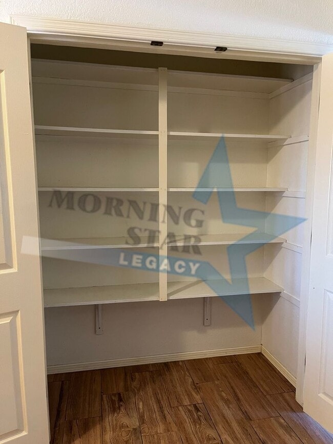 Building Photo - Affordable and convenient! 2 bed, 1 bath with a yard