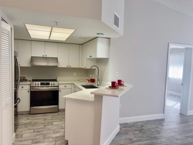 Building Photo - 2119 SE 10th Ave