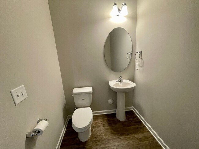 Building Photo - Gorgeous 4 Bed 2.5 Bath Home in GSO