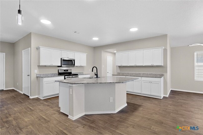 Building Photo - 218 Sickle Lp