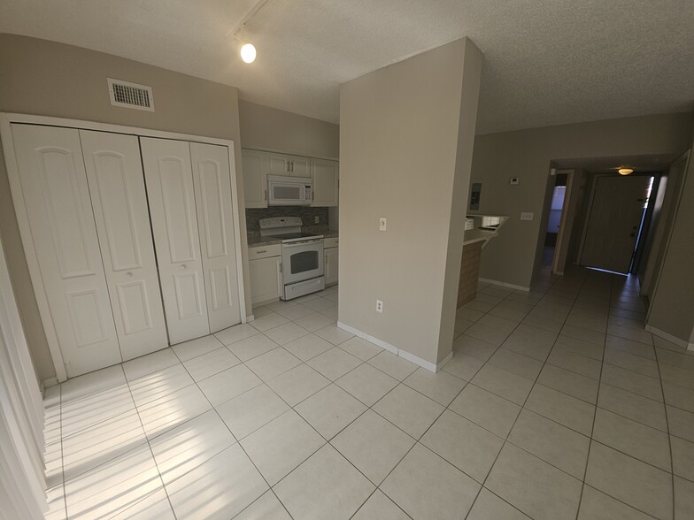 Building Photo - 4718 Chevy Pl