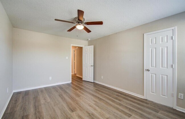 Building Photo - 1211 Reedpoint Dr