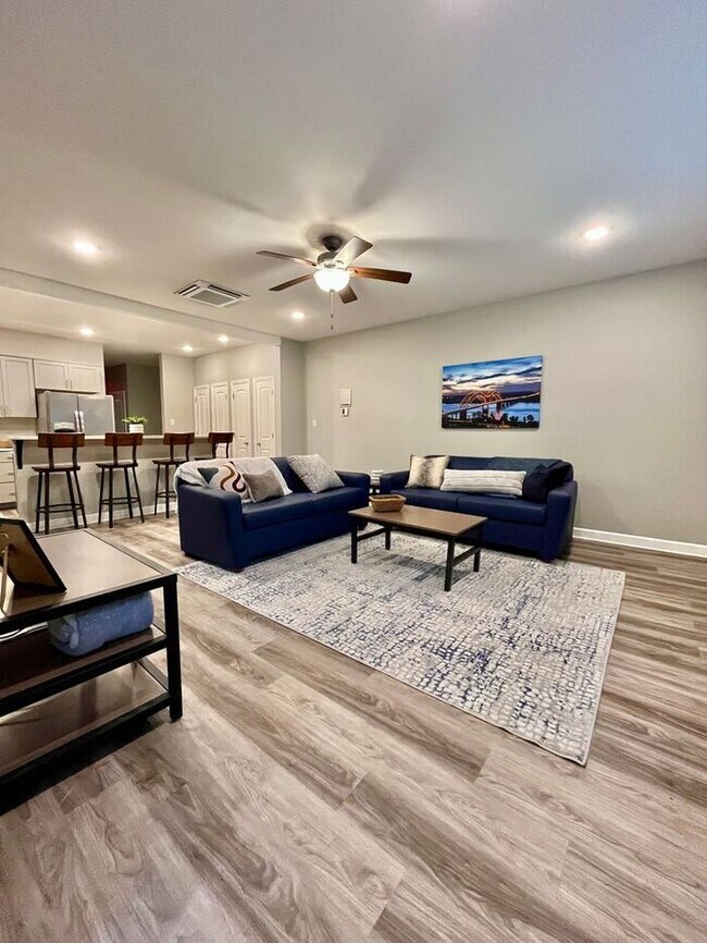 Building Photo - Roommate Housing Near the University of Memphis – Limited-Time Move-In Special