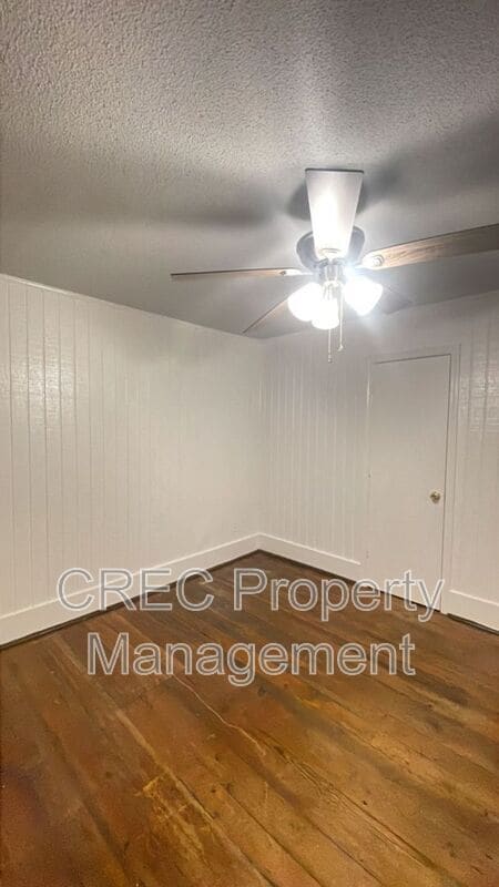 Building Photo - 293 King St