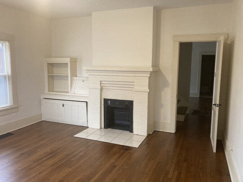 Building Photo - 434 N Topeka Ave