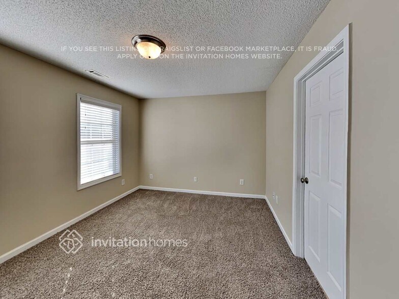 Building Photo - 10 Camden Cir