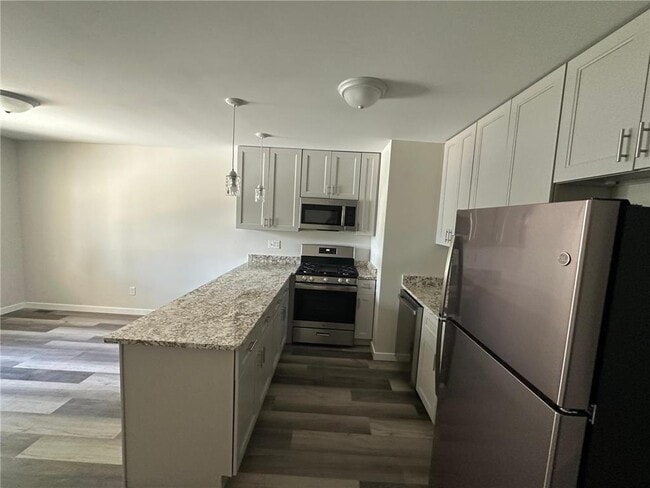 Building Photo - 466 Thomas Ave W