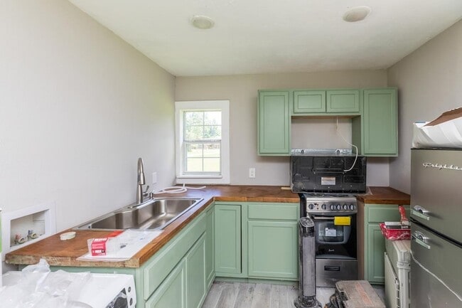 Building Photo - 311 Pinemont Dr