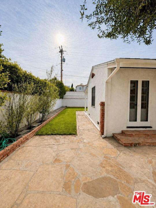 Building Photo - 341 S Rodeo Dr