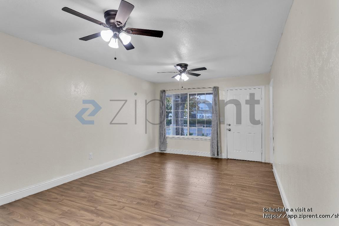 Building Photo - 1659 Knickerbocker Dr