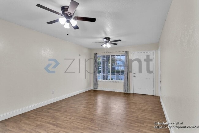 Building Photo - 1659 Knickerbocker Dr