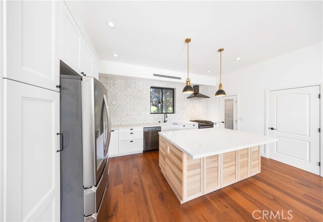 Building Photo - 7503 Hesperia Ave