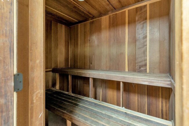 Building Photo - 1009 N Ocean Blvd