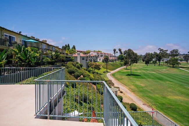 Building Photo - 2544 Navarra Dr