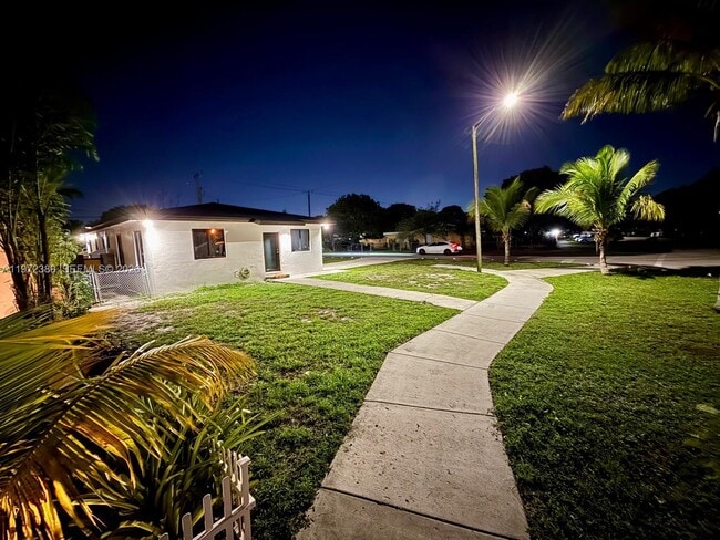 Building Photo - 800 Jann Ave