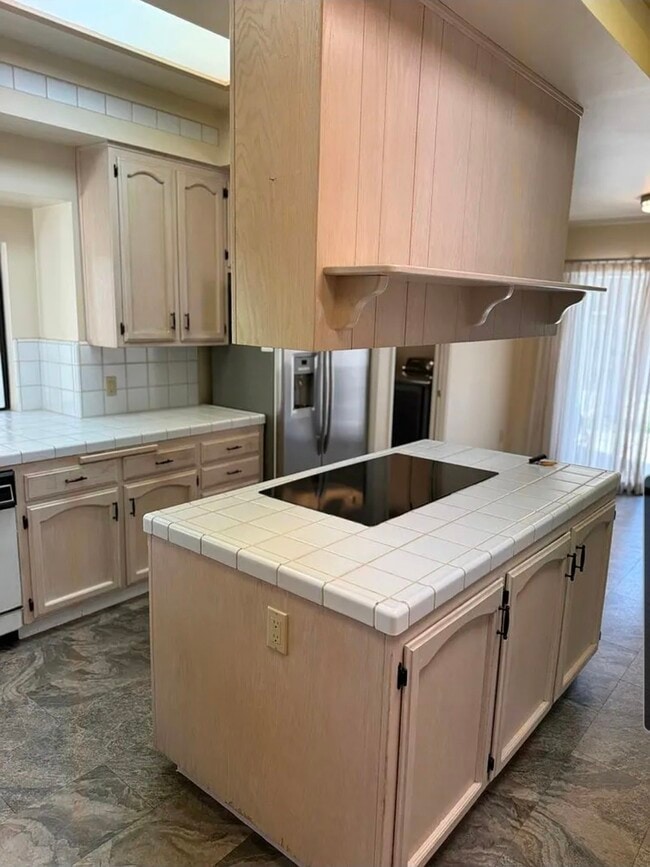 Building Photo - 3005 Summer Creek Ct