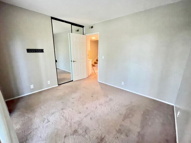 Building Photo - 3 Bedroom Carlsbad Townhouse!