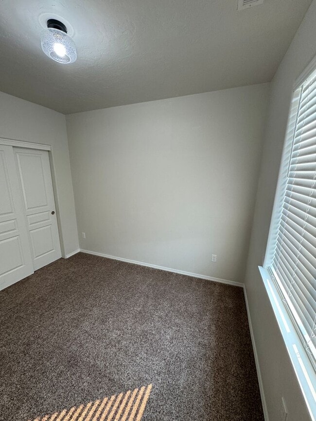 Building Photo - Charming 3-bedroom, 2-bathroom home locate...