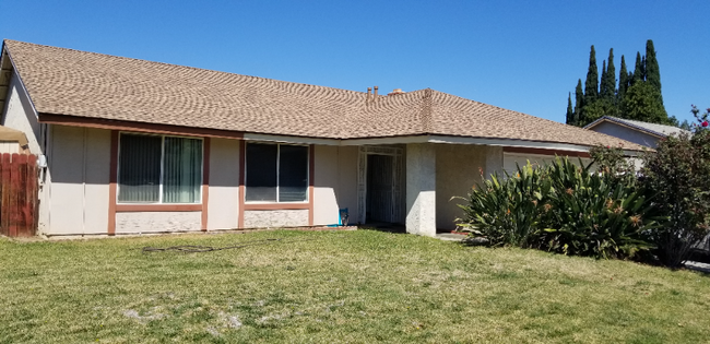 Primary Photo - 11261 Cochran Ave