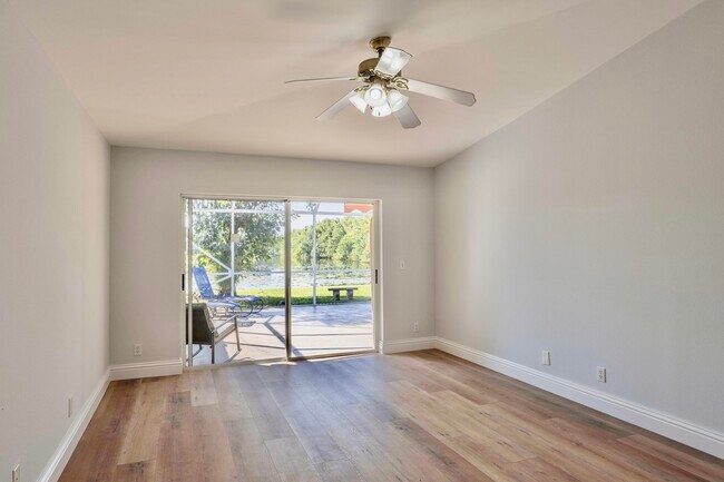 Building Photo - 1605 S Club Dr