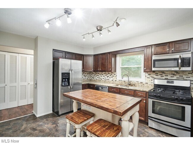 Building Photo - 2490 Coronado Ave