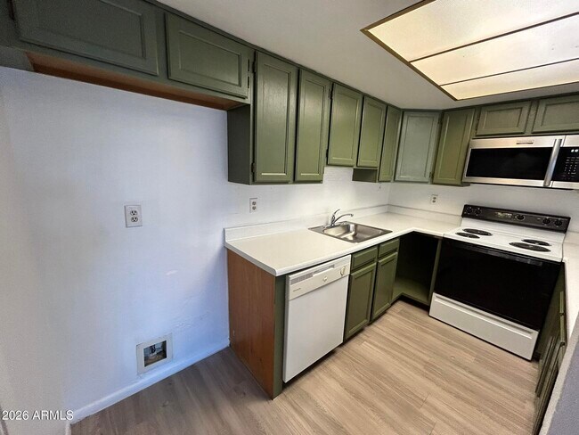 Building Photo - 2040 S Longmore