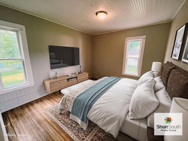 Building Photo - 5 bed 2 bath Single Family Home