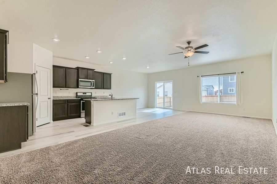 Building Photo - 987 Cascade Falls St