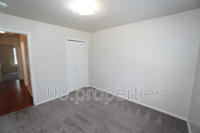 Building Photo - 12303 W Abram Dr