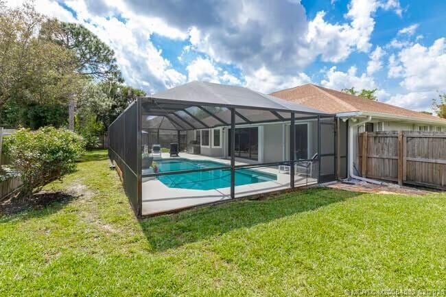 Building Photo - 955 SW Sand Oak Dr