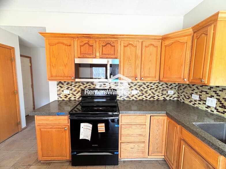 Building Photo - 6874 Dakota Dr