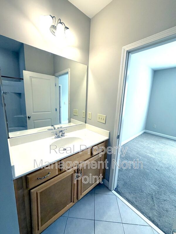 Building Photo - 3026 Eltham Pl
