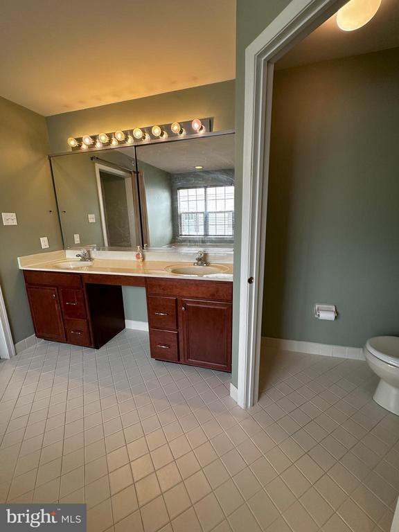 Building Photo - 147 Fringetree Dr