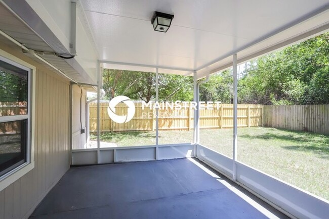 Building Photo - 3 Bedroom Pet-Friendly Home in ST PETERSBU...