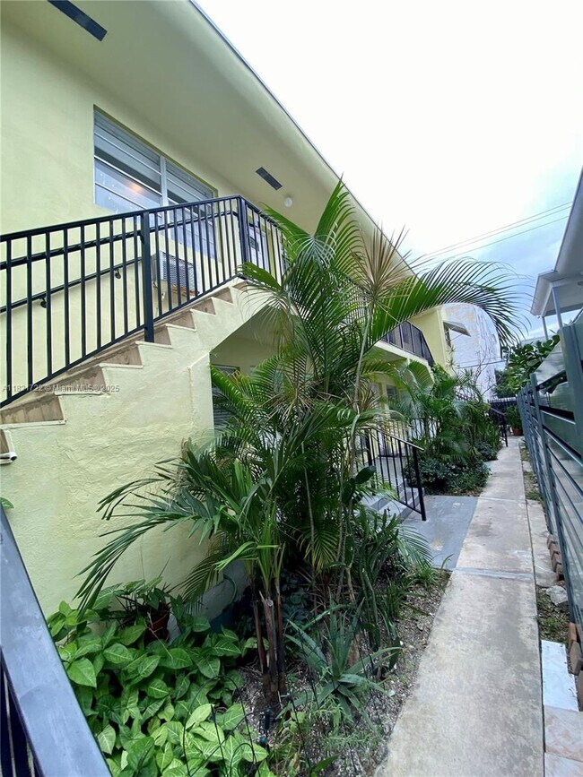 Building Photo - 734 Meridian Ave