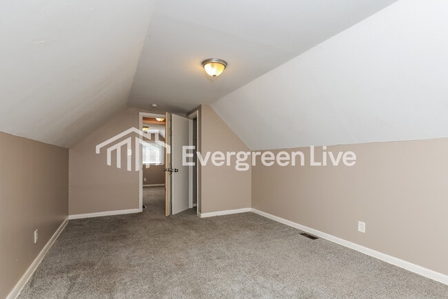 Building Photo - 4014 Woodcliffe Ave
