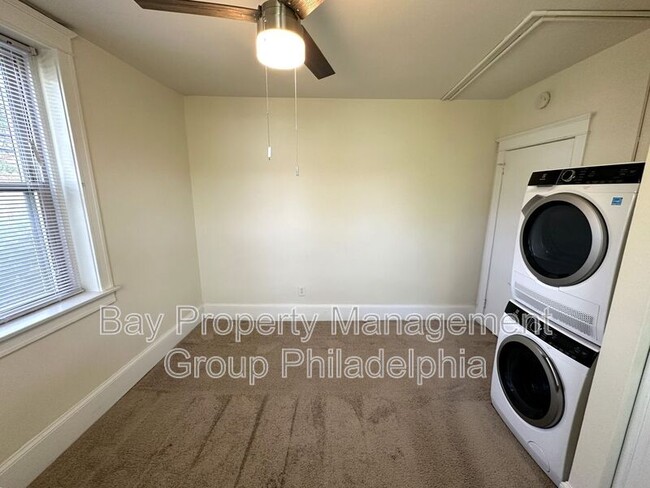 Building Photo - 2809 W Queen Ln